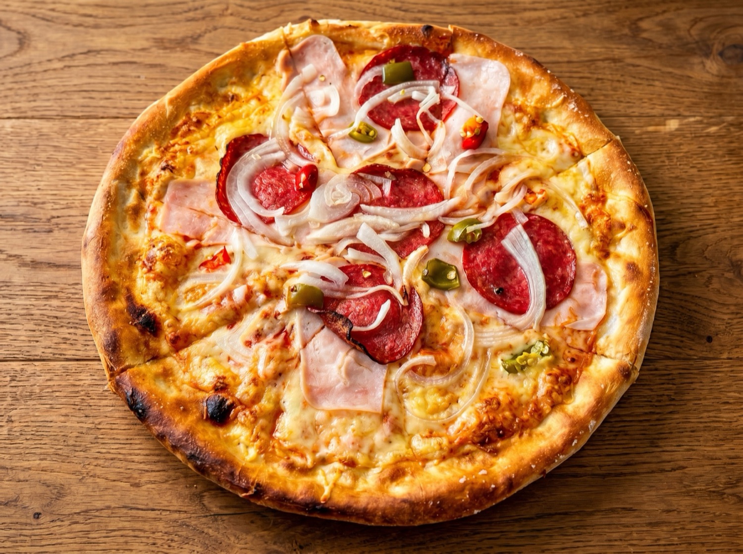 Pizza z pece zblízka
